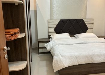 شقة بغرفتين نوم وصالة