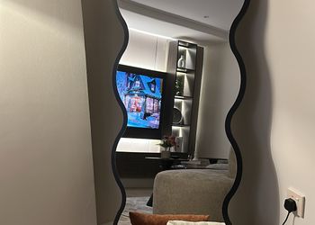 شقة بغرفة نوم مريحة وتصميم أنيق 