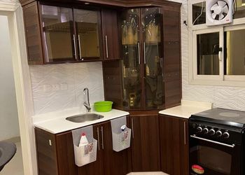 شاليه بمسطح اخضر وجلسة خارجية 