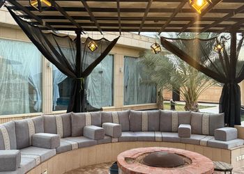 استراحة بمسطح اخضر ومجالس