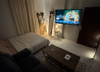 استديو بسرير ماستر وجلسة جانبية