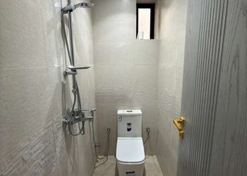 شقة بأربع غرف نوم 