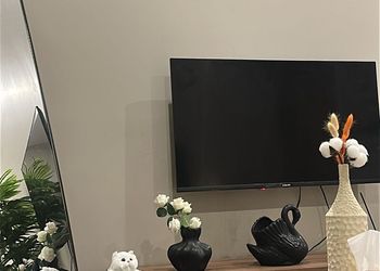 استديو بأثاث مريح وبسيط 