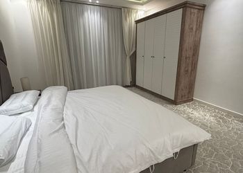 شقة هادئة وانيقة بصالة مريحه 