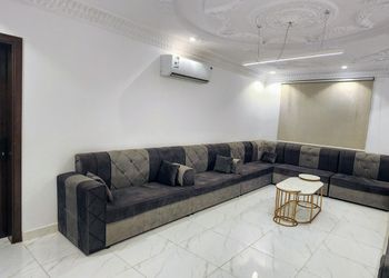 شقة بصالة وثلاث غرف نوم