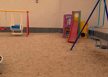 استراحة بمسطح اخضر و مسبح خارجي