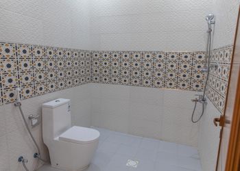 شاليه بمسطح اخضر ومسبح