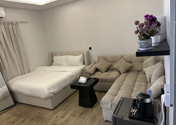 استديو بسرير ماستر وجلسة جانبية 