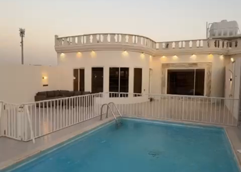 شاليه بمجلس ومسبح خارجي 