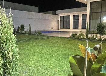شاليه بصاله مطله على المسبح 