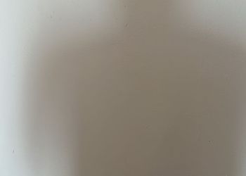 شقة بدخول ذاتي وصالة مريحة 
