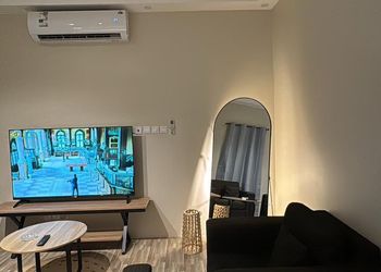 استديو بسرير ماستر وأثاث مريح 