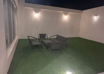 شاليه بجلسة خارجية وألعاب أطفال 