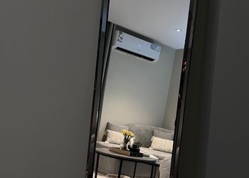 استديو بأثاث مريح وبسيط 