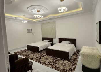 استديو بأثاث مريح وبسيط