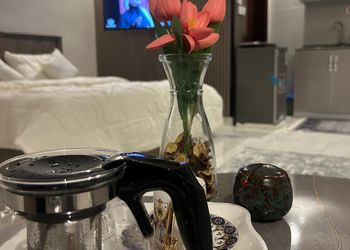 استديو بسرير ماستر وجلسة جانبية