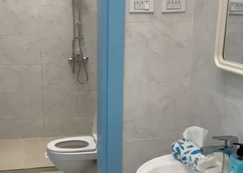 شاليه داخل مزرعة بجلسة خارجية 