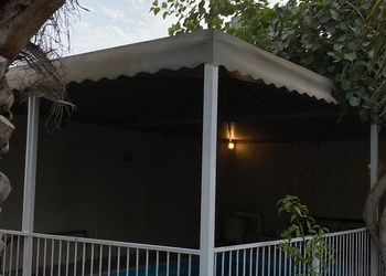 استراحة بمسطح اخضر وجلسه خارجيه