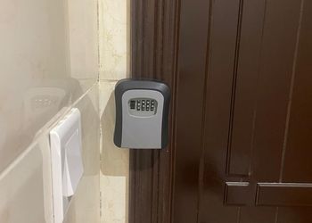 استديو بأثاث مريح وبسيط 