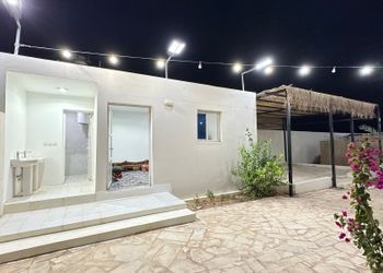 استراحة بمجالس وفناء خارجي