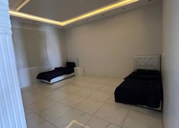 شاليه بألعاب أطفال وجلسة خارجية 