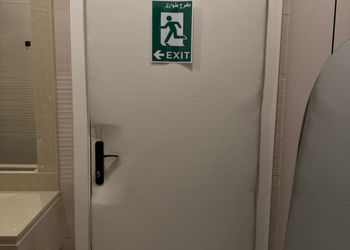 استديو بتصميم هادئ وسرير مريح 