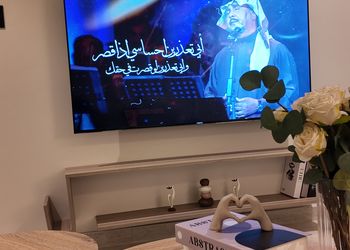 شقة بصالة أنيقة ودخول ذاتي 