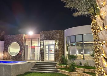 شاليه بمسبح ومسطح اخضر