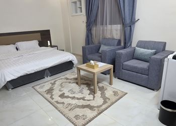 استديو بسرير ماستر وجلسة جانبية