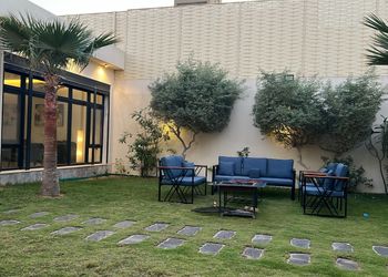 شاليه بمسطح اخضر و مسبح
