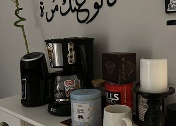 استديو بأثاث مريح وبسيط 