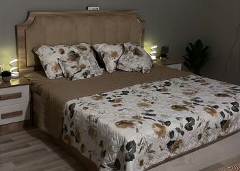 استديو بأثاث مريح وبسيط 