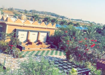 استراحة بمسبح داخلي والعاب اطفال (قسمين)