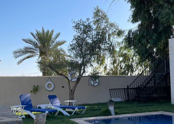 شاليه هادئ بمجلس خارجي ومسبح 