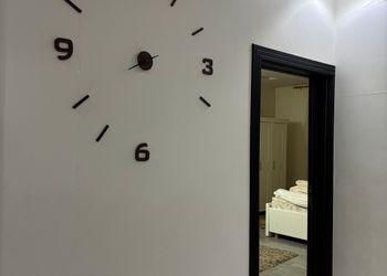 فيلا بصالة جلوس وجلسة خارجية