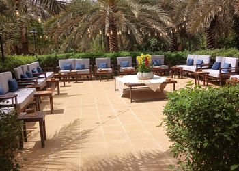 استراحة بمسطح اخضر ومسبح