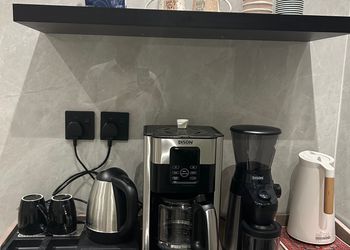 استديو بسرير ماستر وأثاث مريح 