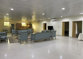 استراحة بمسبح خارجي ومجالس 