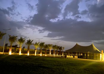 مزرعة بمناظر خلابة وجلسة خارجية 