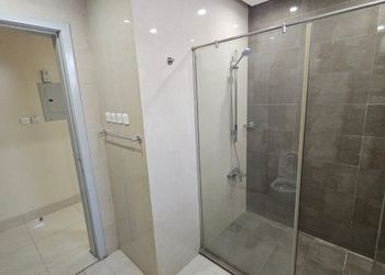 شقة بصالة جلوس وغرفة نوم مريحة 