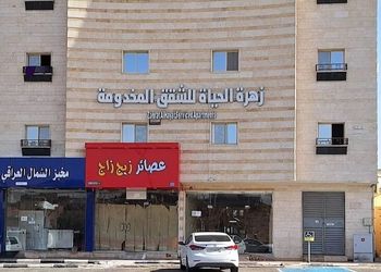 شقة بصالة وغرفتين نوم 
