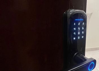 شقة بغرفتين نوم وصالة 