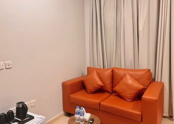 استديو بسرير ماستر وجلسة جانبية