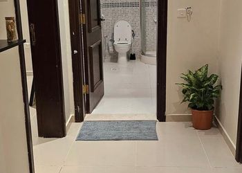 شقة بغرفة معيشة وغرفة نوم  