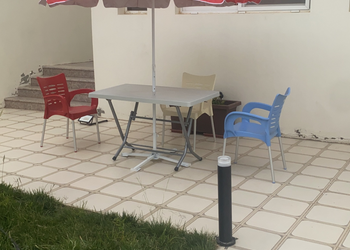استراحة بركن شواء ومسطح اخضر