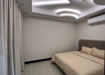 شاليه بمسطح اخضر ومسبح