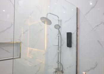 استديو بسرير ماستر وجلسه جانبيه