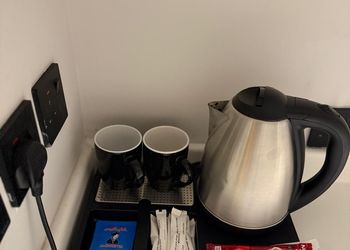 شقة بغرفة معيشة وغرفة نوم 