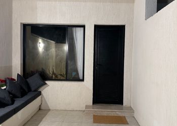 استديو بسرير ماستر وجلسة خارجية