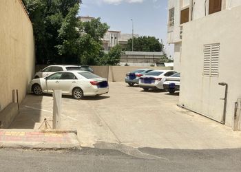 شقة بجلسة خارجية وغرفتين نوم 